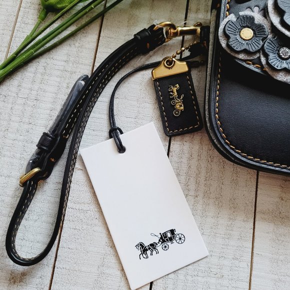 NWT Coach Tea Rose Floral Applique Black Clutch - Picture 6 of 11